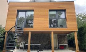 Extension en ossature bois sur pilotis