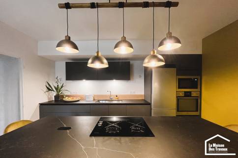 Montanay (69250) : Rénovation complète de cuisine , suspension au dessus de l'ilot central