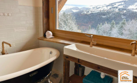 rénovation chalet Praz-sur-Arly, salle de bain rustique montagne, transformation étable habitation, artisan rénovation chalet alpage, courtier travaux Haute-Savoie, la maison des travaux chamonix