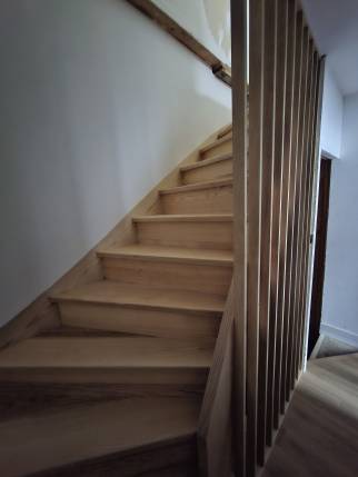 Nouvel escalier en bois - Saint-Jean-le-Vieux 01640