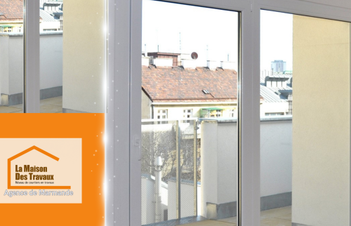 Optimisez la luminosité de votre pièce grâce à une nouvelle baie vitrée installée par La Maison Des Travaux Marmande. Un choix idéal pour allier design et isolation.
