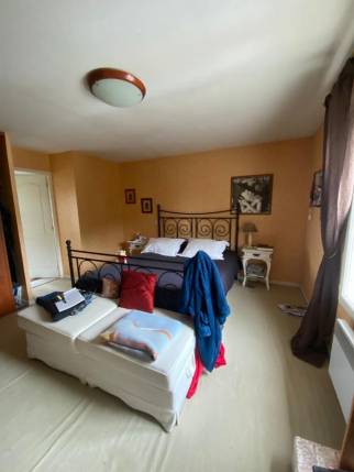 Lentilly (69210) : rénovation d'une suite parentale avec papier peint panoramique et tête de lit sur mesure / vue avant travaux