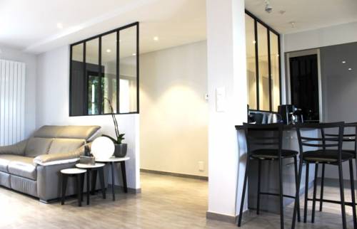 verrière sur-mesure industrielle salon et cuisine