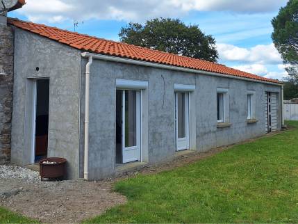 Façade d'extension en parpaings avant travaux de revêtement de façade - Pornic 44210