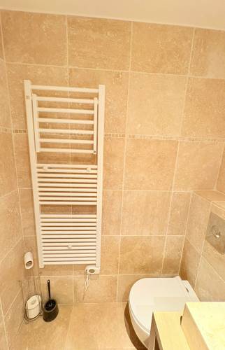 Rénovation complète d’une salle de bain moderne à Paris 17e