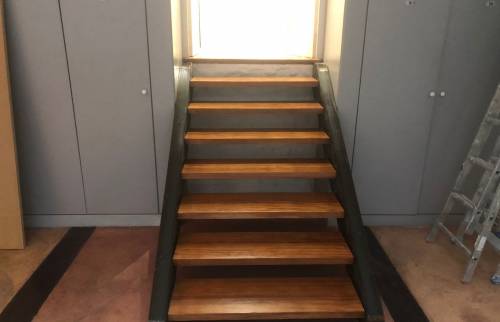  escalier accès chambre rénovées Paris