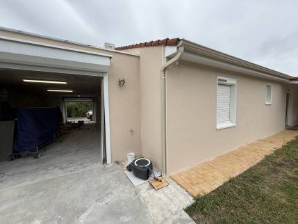 Reprise de façade de maison avec enduit gratté fin - Chabeuil 26120