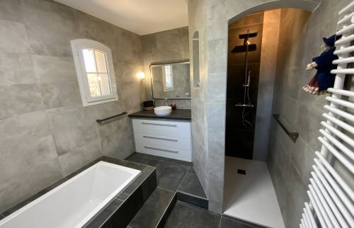 Salle de bain aprés rénovation La Maison Des Travaux Ales