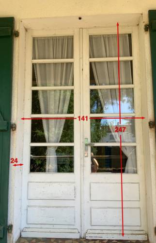 Ancienne porte fenêtre dans la cuisine 
