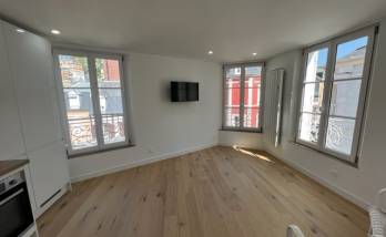 Le parquet contrecollé imitation bois chêne foncé