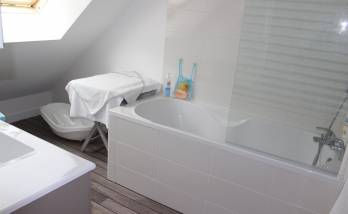 Aménagement cobles pour salle de bain avec création Velux et parquet contrecollé - Nanteuil-Lès-Meaux (77100)