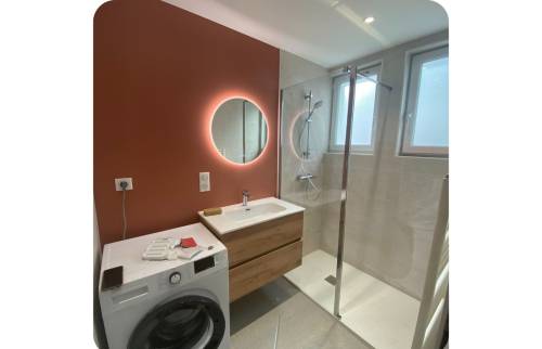 Petite salle de bain optimisée