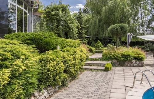 terrasse en bordure de piscine 