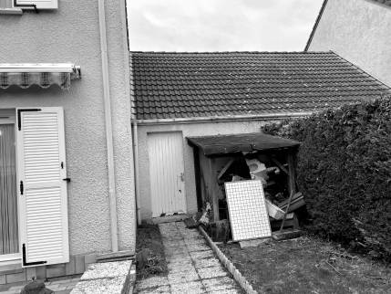 Arrière du garage avant travaux (Merville-Franceville Plage 14810)