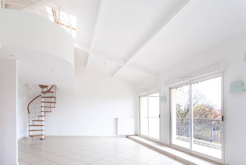 Rénovation complète de cet appartement en style blanc épuré, Champagne au Mont D'Or