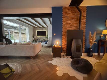 Décoration de séjour avec habillage mural en parement - Reau 77550