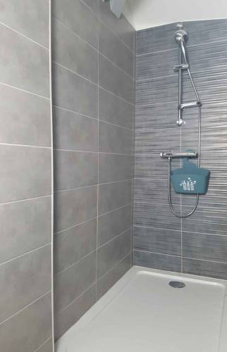 receveur extra plat et salle d'eau