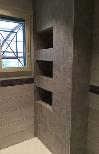 Rénovation d’une salle de bain à Moirans étagères