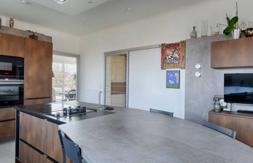 Rénovation complète à Tharon-Plage : nouvelle salle de bain parentale et cuisine 5