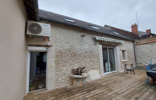 Façade rénovée en pierre apparente