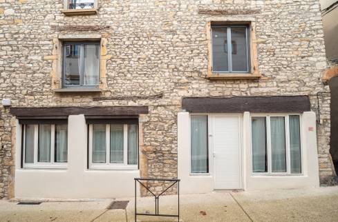 Rénovation des menuiseries extérieures à Chazay d'AZergues, en bicoloration Blanc / gris anthracite