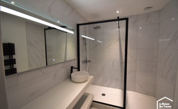 Miroir avec éclairage intégré 