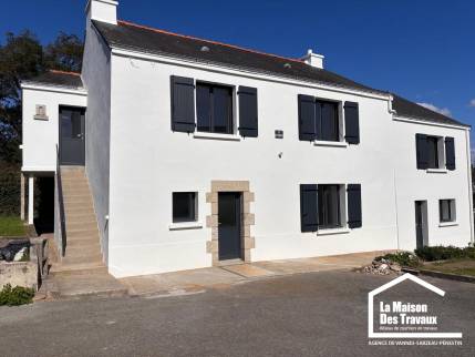 Façade rénovée avec volets modernes