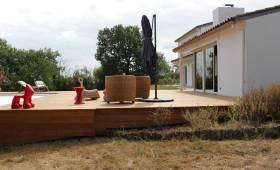 Réalisation d'une terrasse en bois exotique près de Bordeaux