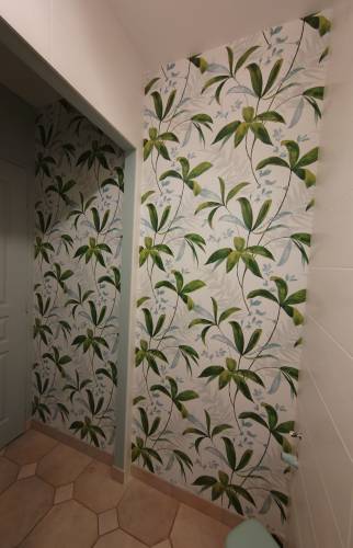 Pose de tapisserie espace WC