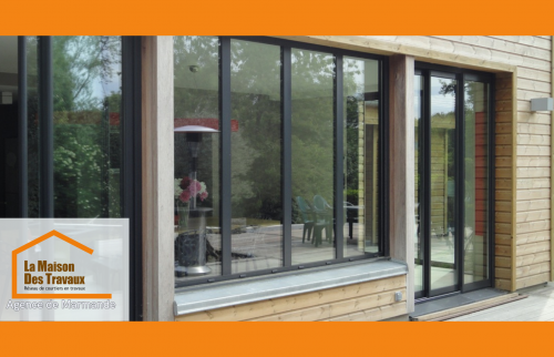 Vue rapprochée de l’extension bois à Marmande, mettant en valeur les finitions soignées et la qualité des menuiseries.