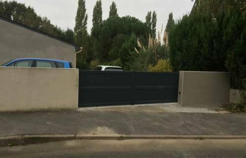 Pose d'un portail coulissant