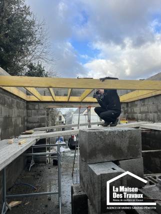 Création et pose de la charpente garage toit plat