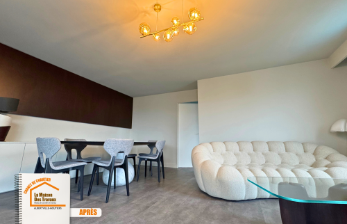 rénovation salle de bain design, mobilier bois sur mesure, éclairage LED et appliques, modernisation appartement Albertville, La Maison des Travaux Albertville