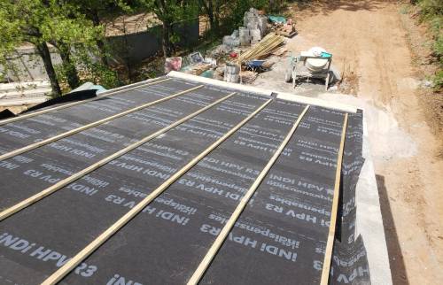 Pose des liteaux sur toiture