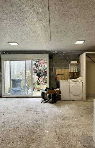 Avant rénovation entrée – pièce à isoler face 2