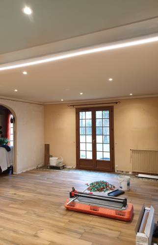 Pose du faux-plafond avec éclairages LED dans pavillon - Pont-de-Buis-lès-Quimerch (29590)