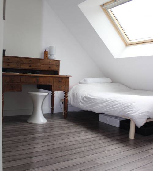 Aménagement de combles à Sautron : un espace dédié pour un jeune adulte chambre