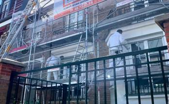 Peinture sur la façade, oriel à droite