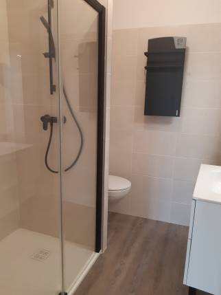 Nouvelle salle de bain dans suite parentale aménagée - Jujurieux 01