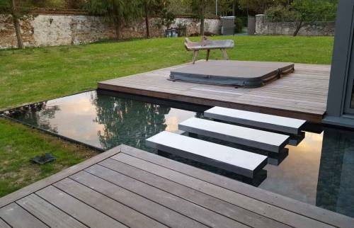Terrasse avec bassin à Verrieres le Buisson Essonne