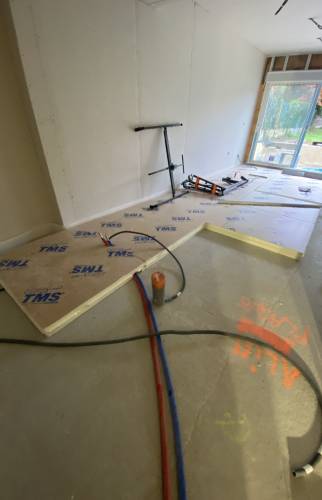 Mise en place des fourreaux et isolation du sol