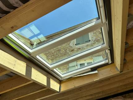 Limonest (69760) : la verrière de toiture 3 en 1 permet un apport de lumière très important