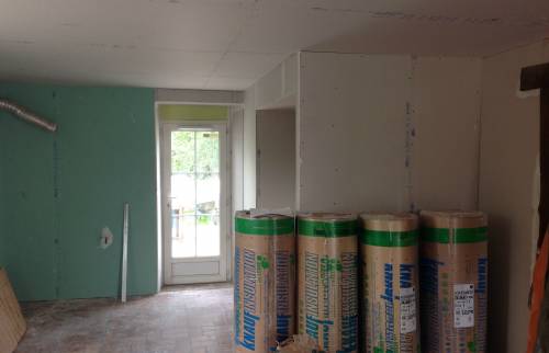 Isolation par rouleaux de laine de verre