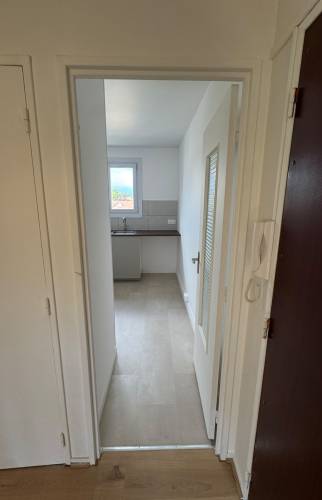 Vue sur la cuisine depuis l'entrée après les travaux
