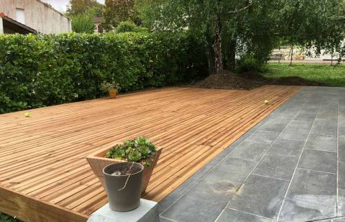 Terrasse couleur zinc et bois cèdre