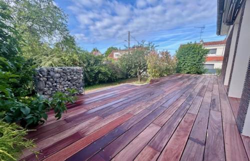 Rénovation extérieure à Sainte-Savine : une terrasse bois et un nouvel aménagement paysager 3