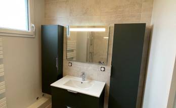 Meuble vasque et colonnes de rangement 