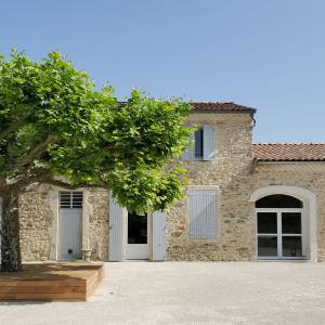 façade rénovée et extension contemporaine de la Mairie de Souspierre – projet public par Pierre-Marie Boirin