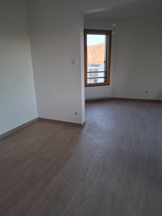 Rénovation d'appartement avec mise en peinture des murs et plafonds - Lagnieu 01150