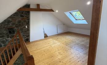 Rénovation de maison près de Vigneux-de-Bretagne : isolation sous toiture, VMC, PAC air/air et peinture pour un meilleur confort après